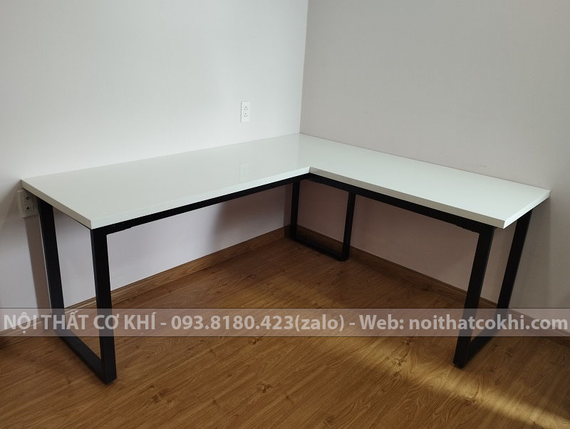 bàn chữ L chân sắt